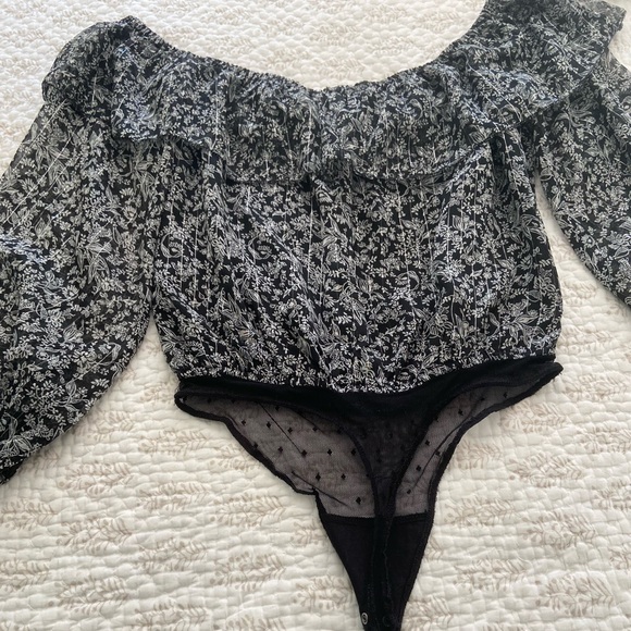 Abercrombie and Fitch Off the Shoulder Body Suit - Picture 13 of 16